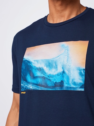 T-Shirt fonctionnel 'POSTCARD' OAKLEY en bleu