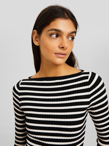 Bershka Úpletové šaty – černá