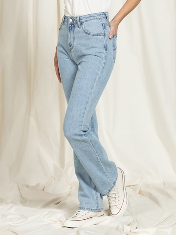 Carrera Jeans Regular Jeans '13Oz' in Blue