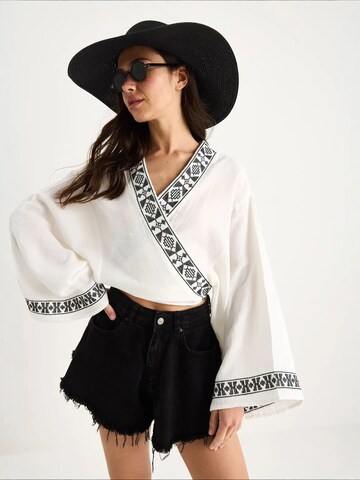 Bianco Lucci Blouse in White