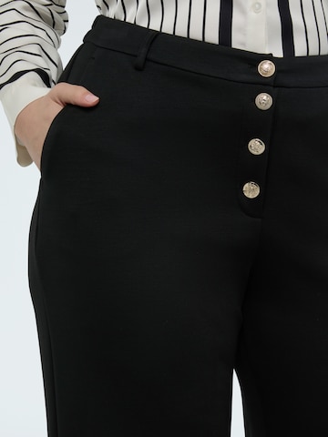 regular Pantaloni di Fiorella Rubino in nero