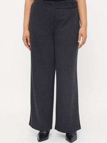 Vero Moda Curve - regular Pantalón 'VMCBESTIE' en gris: frente