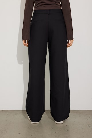 Envii Loose fit Pleat-Front Pants in Black