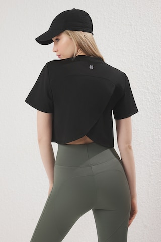 Trendyol - Camiseta en negro