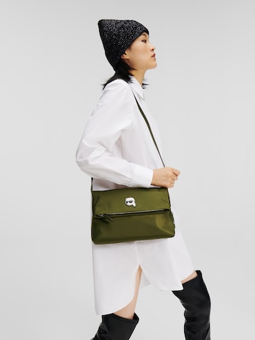 Karl Lagerfeld Τσάντα ώμου 'Ikonik 2.0' σε πράσινο: μπροστά