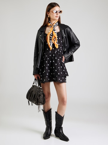 Gina Tricot Рокля в черно