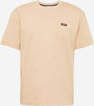 Calvin Klein - Camiseta en beige: frente