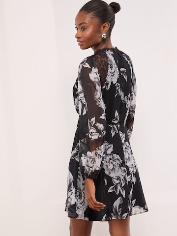 Lipsy Šaty - Čierna