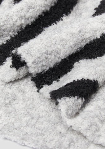 s.Oliver Schal in Grau