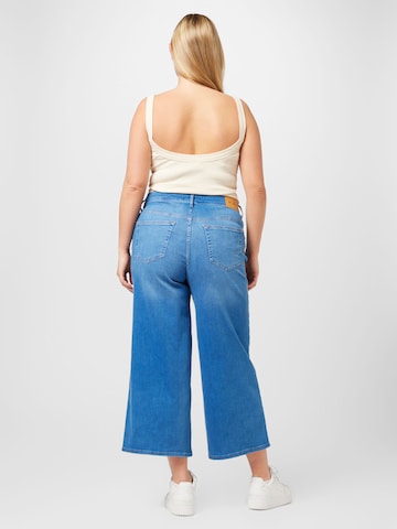 ONLY Carmakoma Flared Jeans 'Adison' i blå