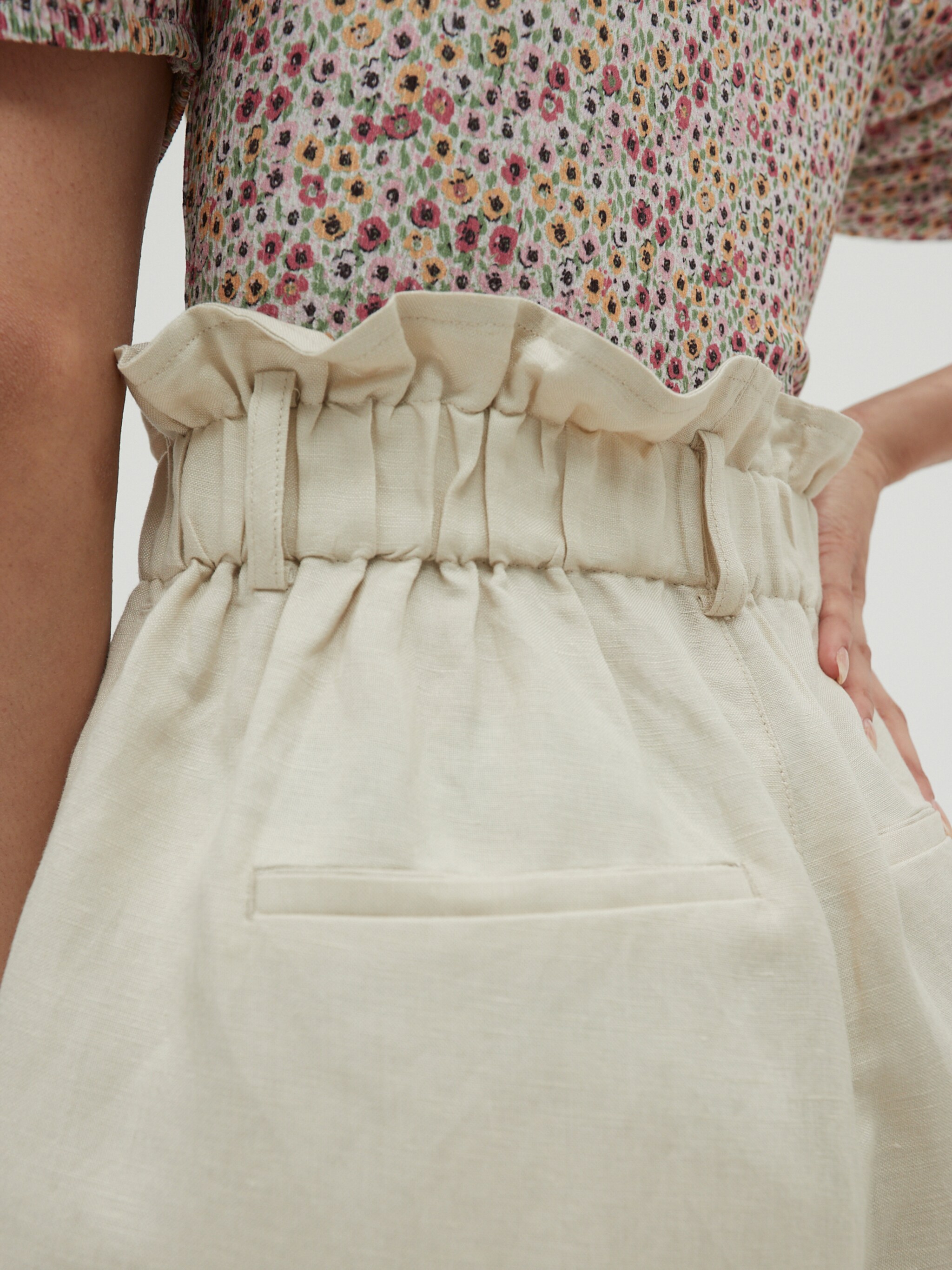 EDITED Produits Pantalon 'Jazlyn' beige