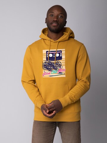 Watapparel Sweatshirt 'Good Old Mess' in Geel: voorkant