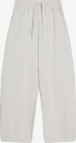 BershkaHlače - siva boja: prednji dio