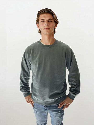A Question Of (AQO) Sweatshirt 'Johannes' i blå: forside