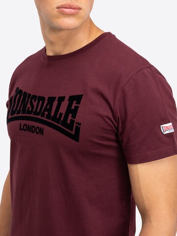 LONSDALE Футболка в Красный