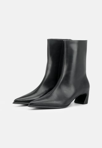 VAGABOND SHOEMAKERS Nízké kozačky 'ILONA' – černá