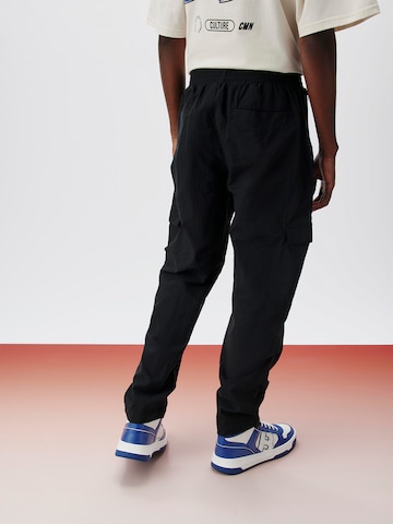 ABOUT YOU x Kingsley Coman - Tapered Pantalón cargo 'Enzo' en negro