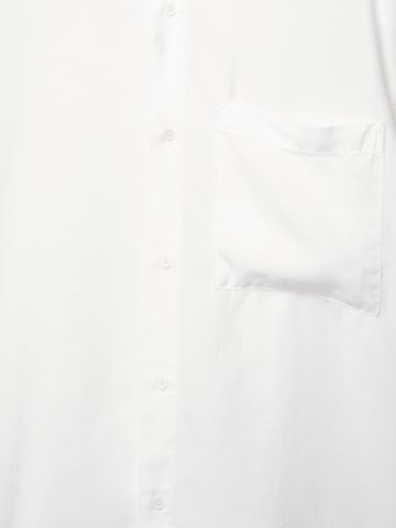 Comfort fit Camicia di Pull&Bear in bianco