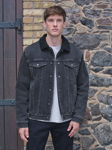 Next Kevad-sügisjope, värv must: eest vaates