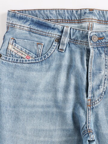 DIESEL Normalny krój Jeansy 'Light & Supersoft MARKEE R68DJ' w kolorze niebieski
