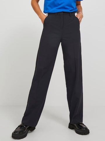 JJXX Loose fit Pleated Pants in Black: front