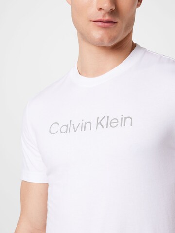 T-Shirt Calvin Klein en blanc