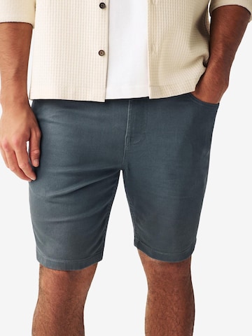 regular Pantaloni chino di Next in blu: frontale
