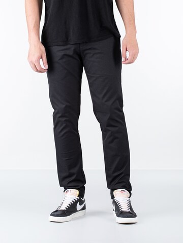 Carhartt WIP Regular Chino Pants in Black: front