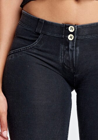 Freddy Skinny Jeggings in Black