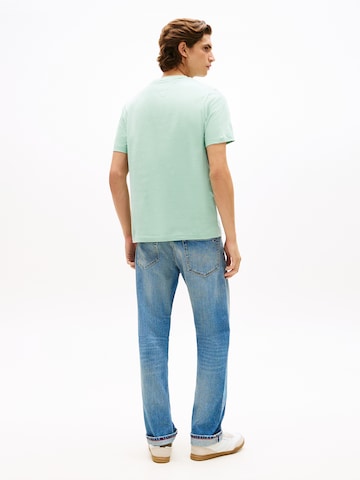 T-Shirt 'ESS SEASONAL' TOMMY HILFIGER en vert