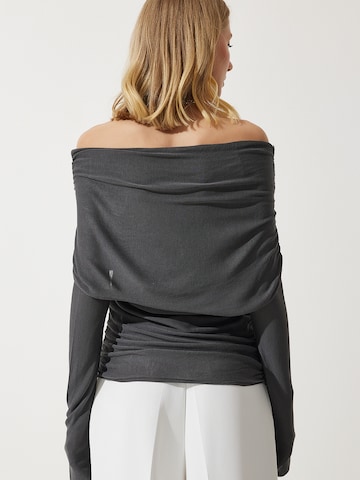 Happiness İstanbul Tröja i grå