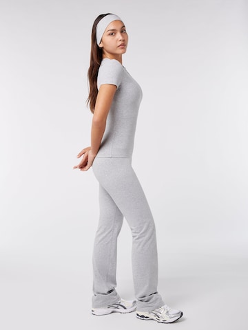 YO-GAYA Shirt 'Lounge Short Sleeve Top' in Grijs