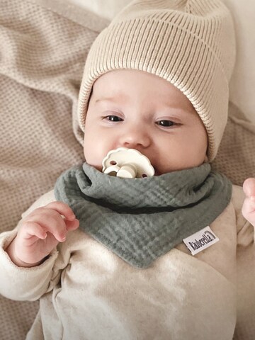 Räuberella Bib in Green: front