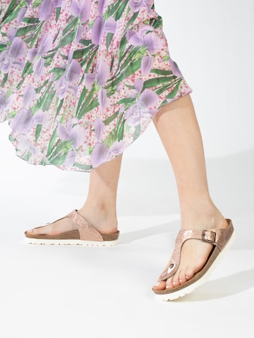 Bayton T-bar sandals 'Carins' in Gold