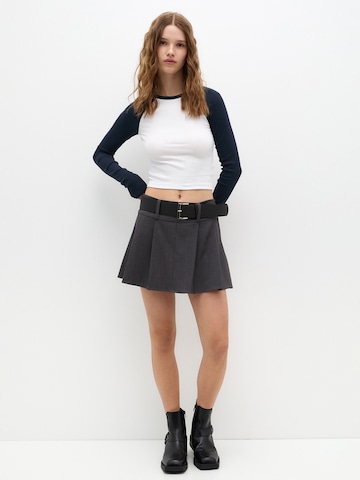 Tricou de la Pull&Bear pe alb