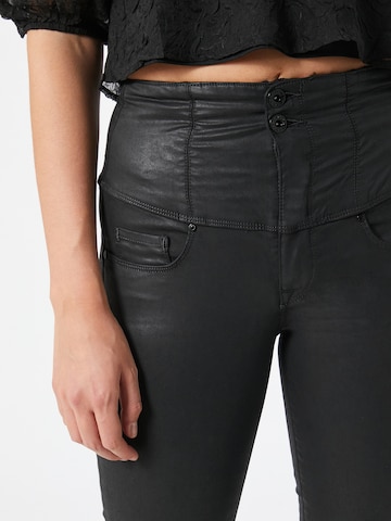 Skinny Jeans 'Diva' de la Salsa Jeans pe negru