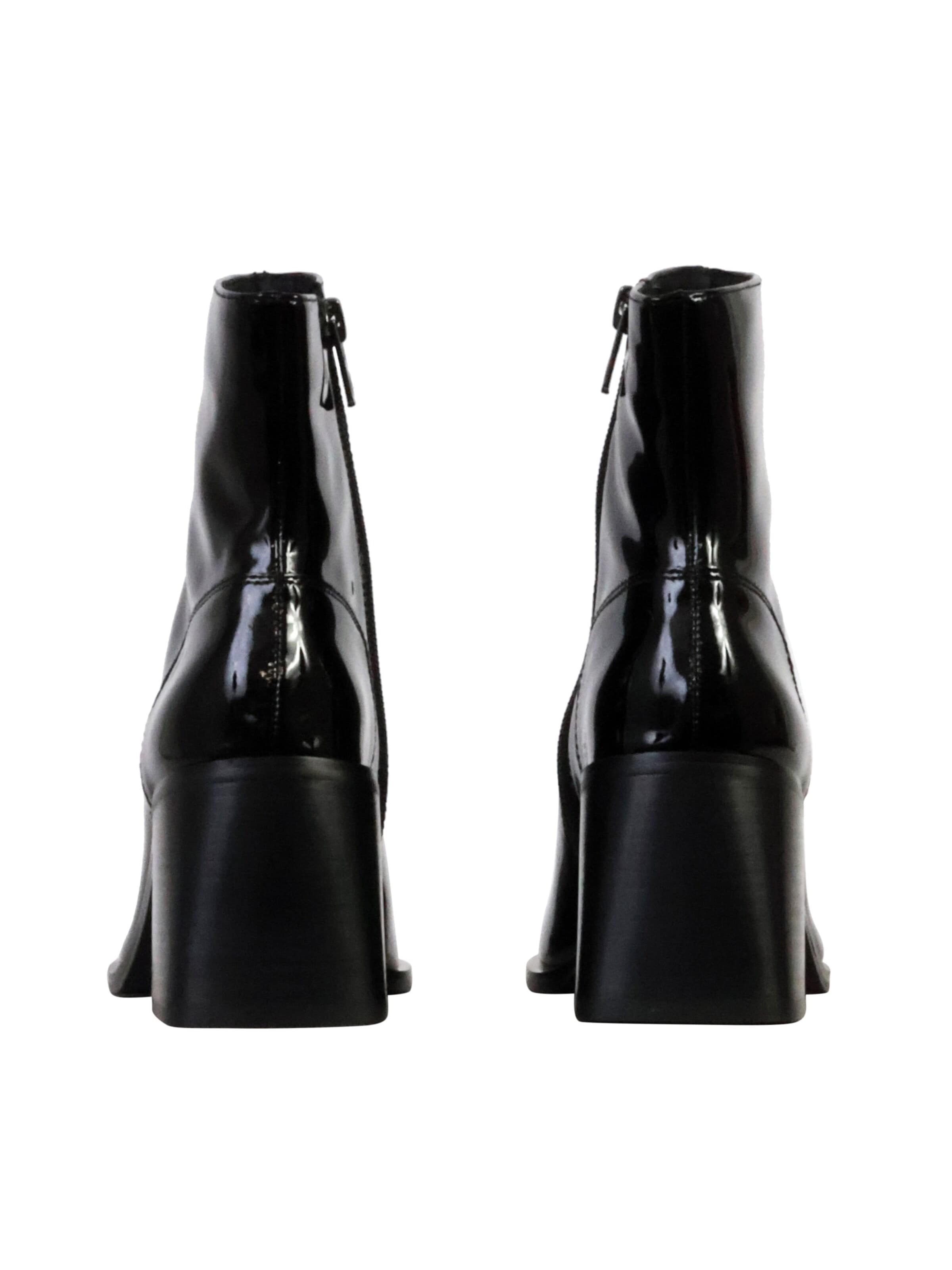 Emilie Karston Ankle boots in Black
