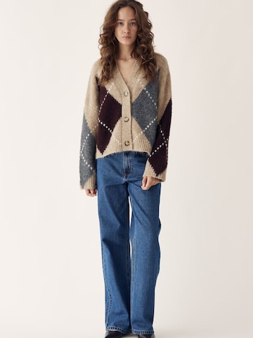 Noella Neuletakki ' N-Laiana Knit Cardigan ' värissä beige