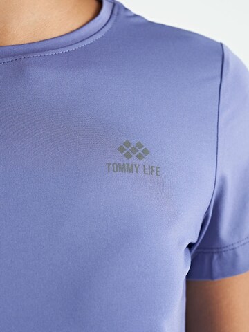 Maglietta di Tommy Life in blu
