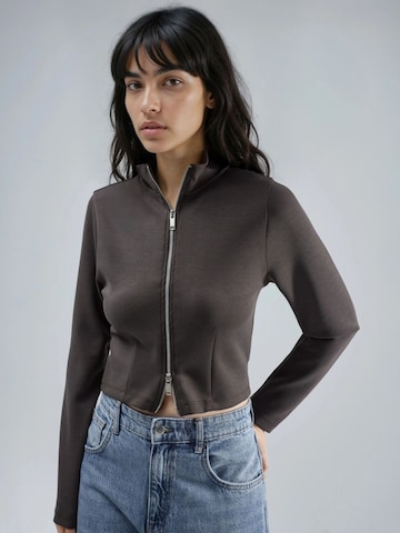 Veste mi-saison Busem en marron : devant