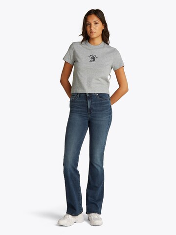 Tricou de la Tommy Jeans pe gri