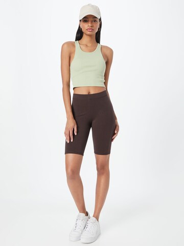 WEEKDAY Skinny Shorts in Braun