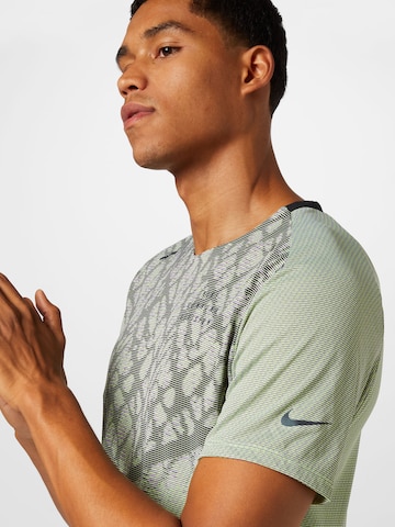 NIKE Performance Shirt in Green