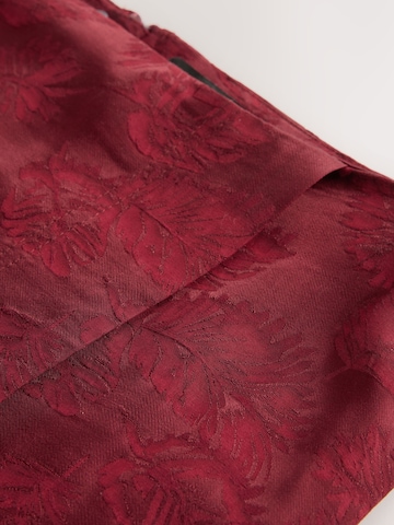 Next - Saia em vermelho