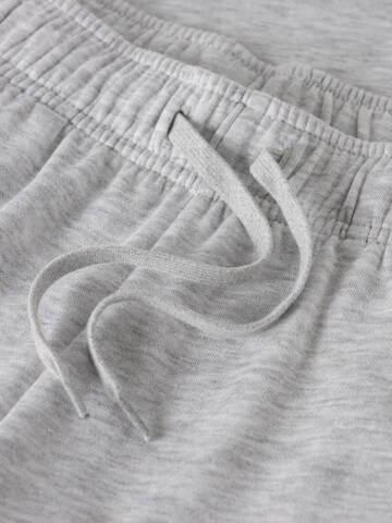 Loosefit Pantalon TWO SOON en gris