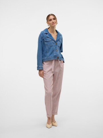Coupe slim Pantalon chino 'VMLYA' VERO MODA en rouge