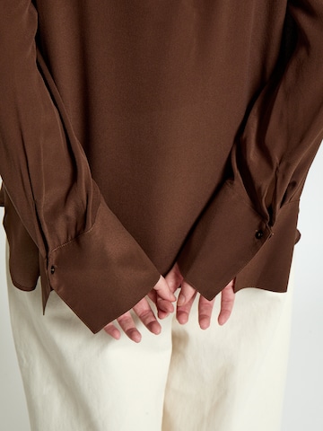 Maglietta 'Caty Silk' di minus in marrone