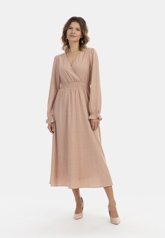 Robe Usha en beige : devant