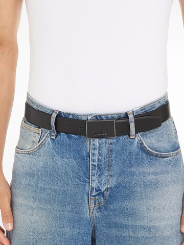 Curea de la Calvin Klein pe negru: față