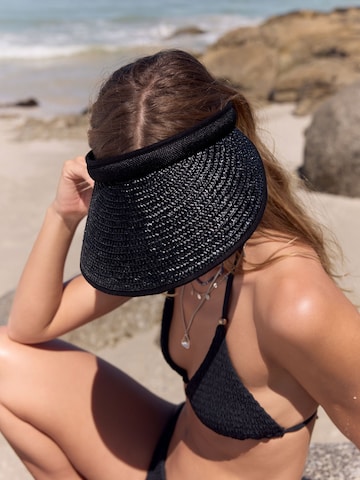 Pălărie de la Next pe negru